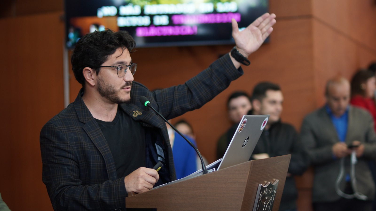 Juan David Quintero concejal advierte riesgo de apagón en Bogotá en 2025